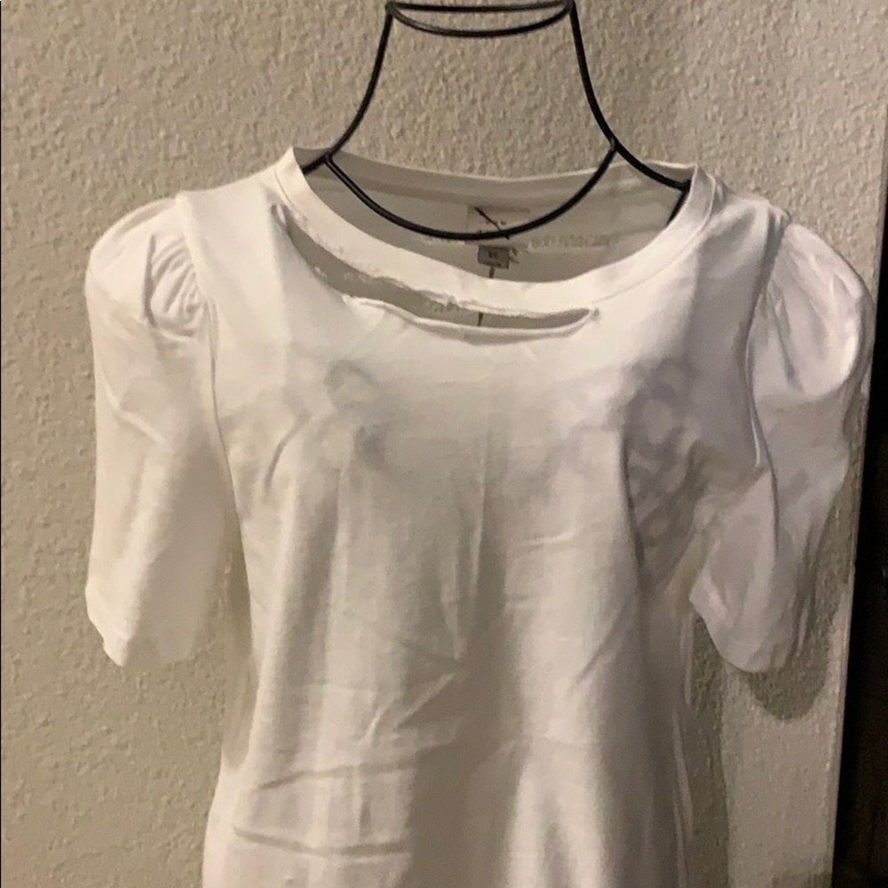 White distressed tee rip at the neck thick cotton